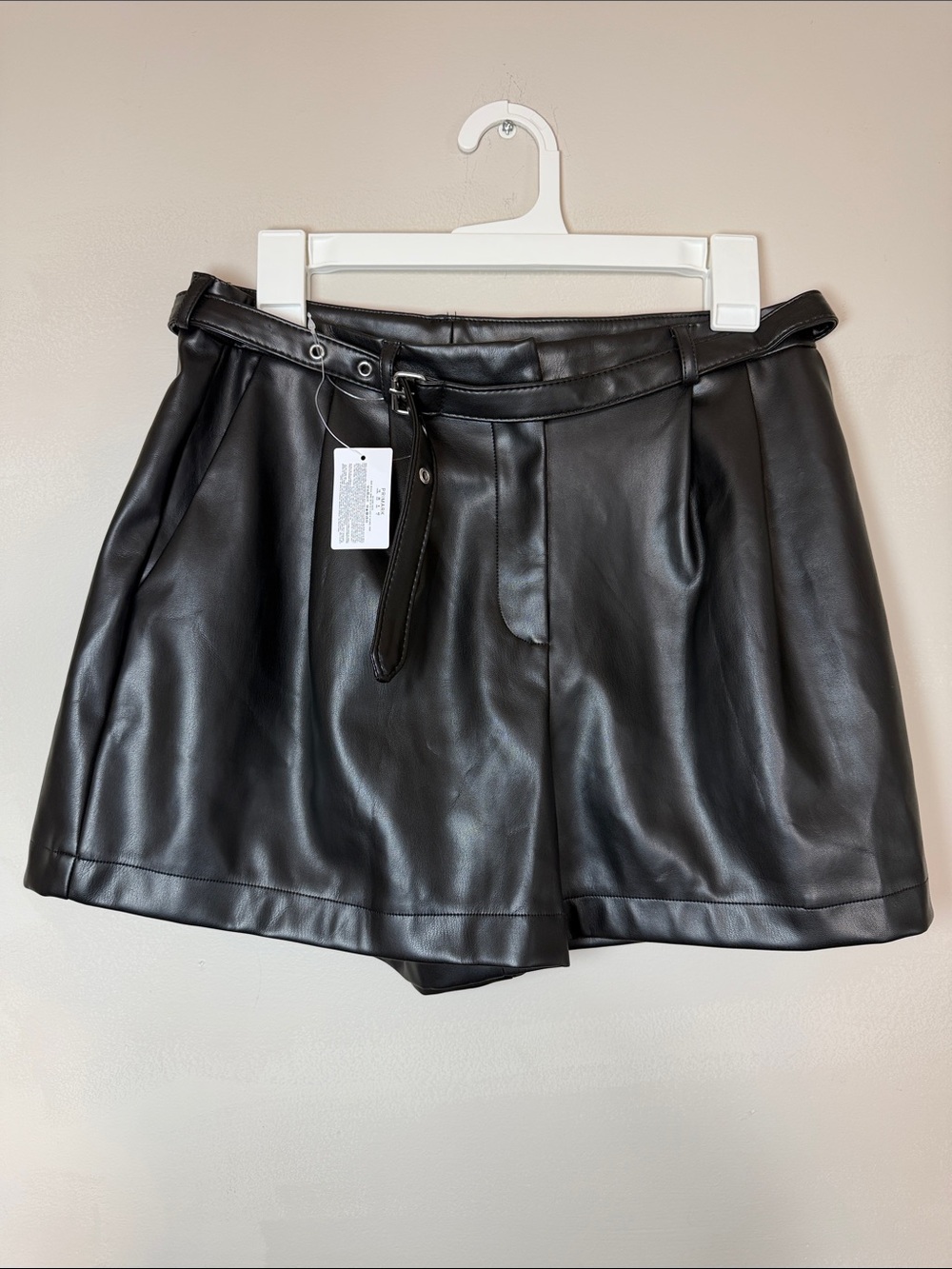 Primark NWT Black High Waist Faux Leather Shorts with Belt. Size 6